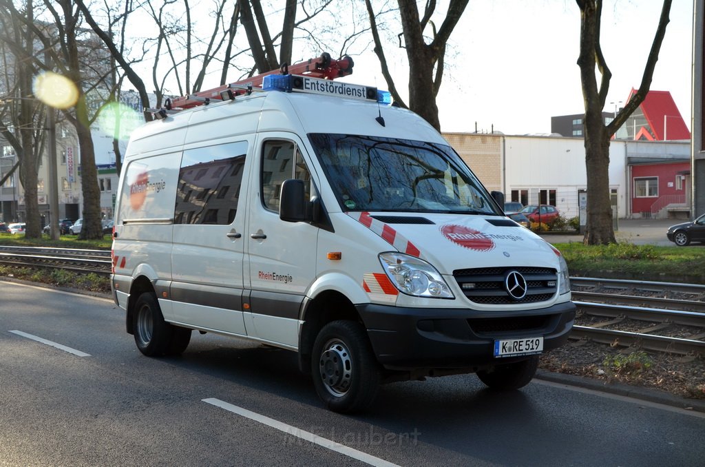 Gasaustritt 2 Koeln Ehrenfeld Lindenbornstr P63.JPG - Miklos Laubert